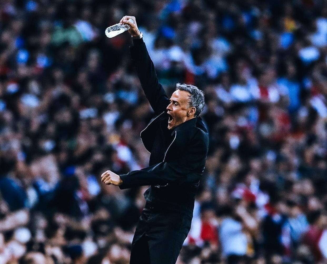 巴黎圣日耳曼训练开放日，窗口期迎来里程碑引观众欢呼，英超在即，球队文化被再次提及的简单介绍